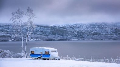 Guía para acampar en vehículos recreativos en invierno