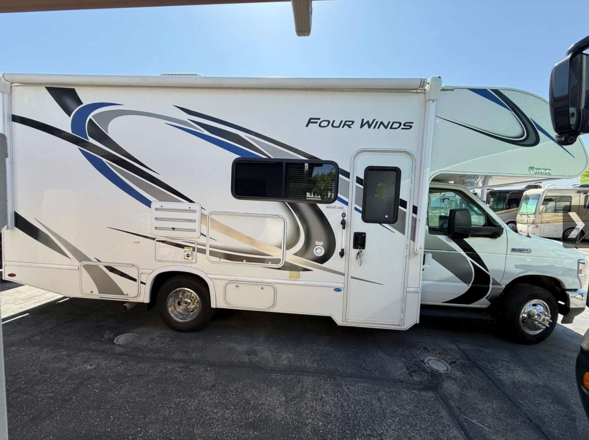 26 ft Class C Thor Four Winds w/1 slide out - Expedition Motor Homes